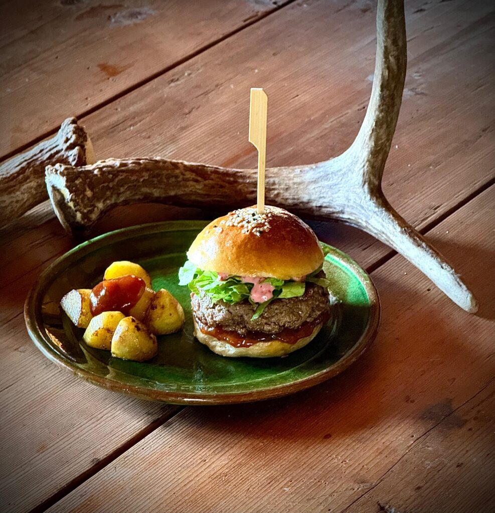 Hamburgare med biff på viltkött, horn